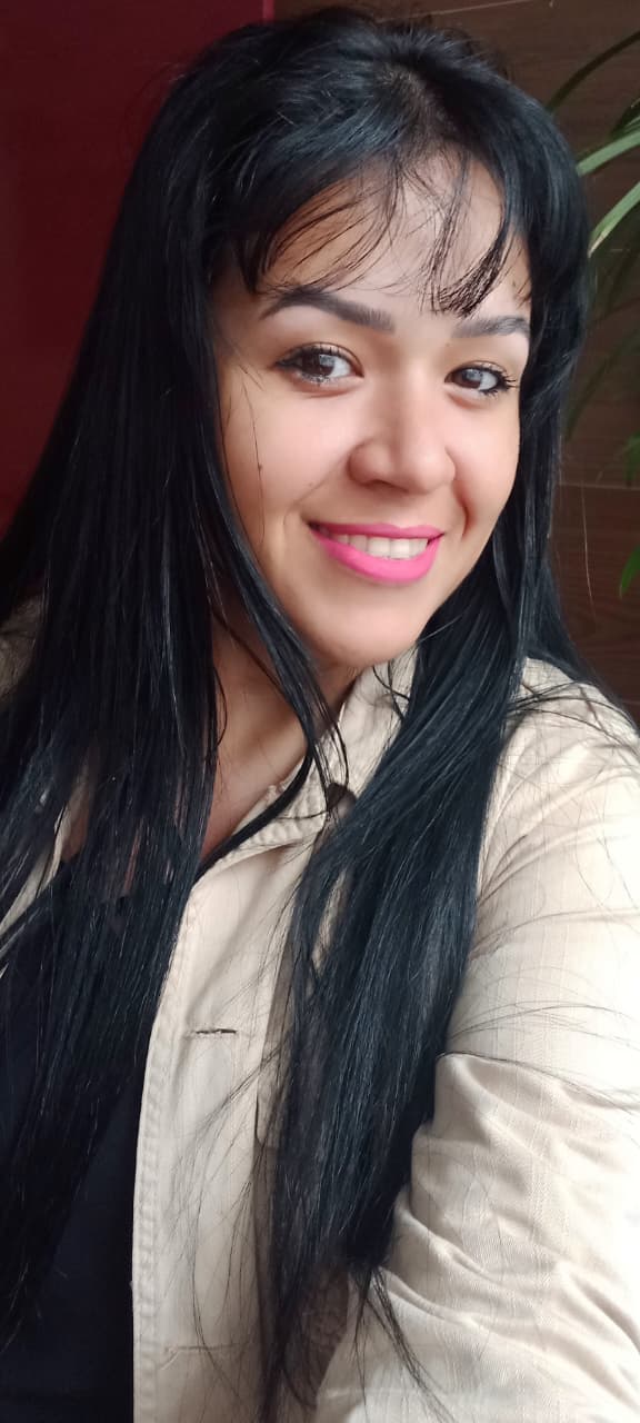 Professora Paula Peclat